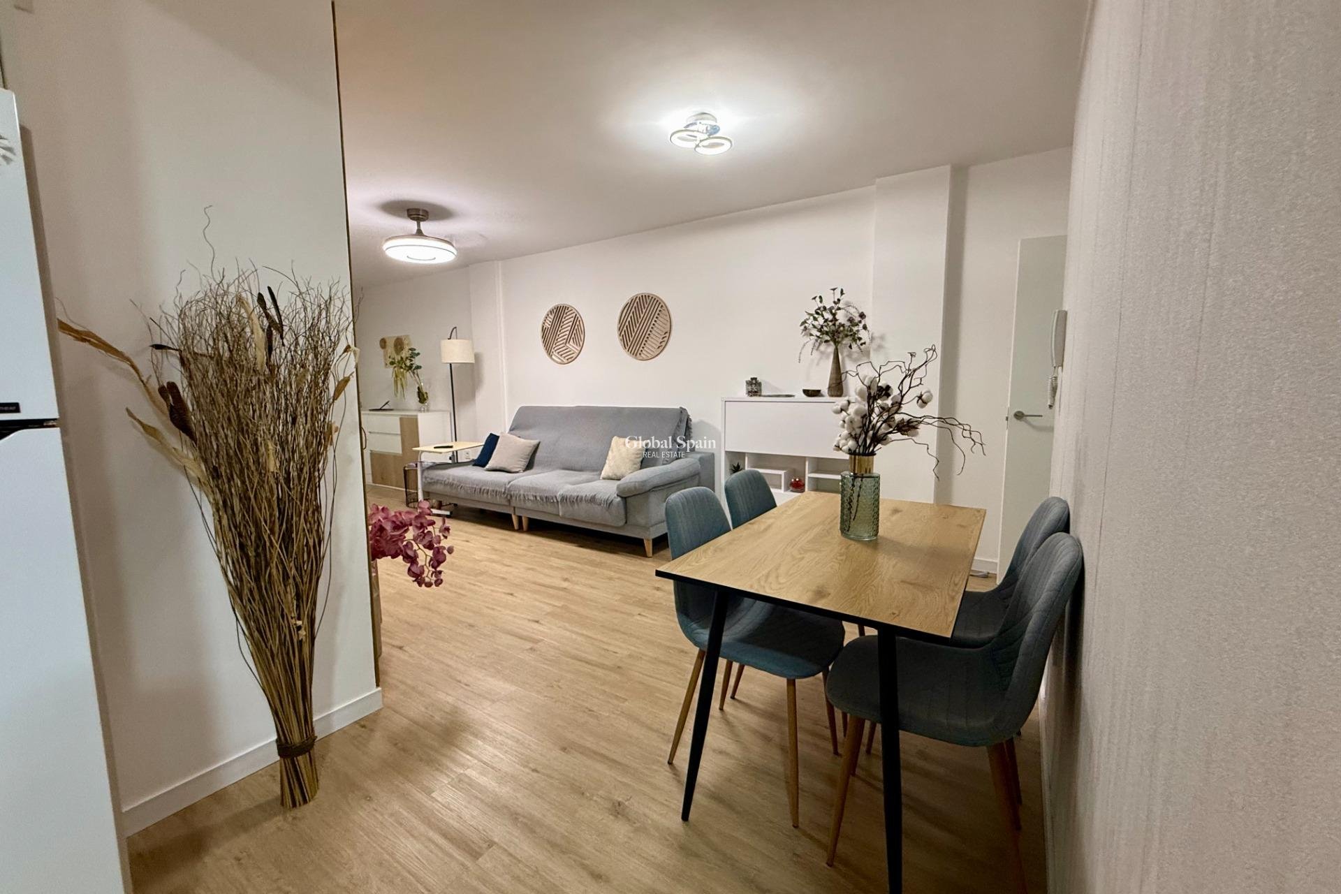 Wiederverkauf - WOHNUNG -
TORREVIEJA - Center