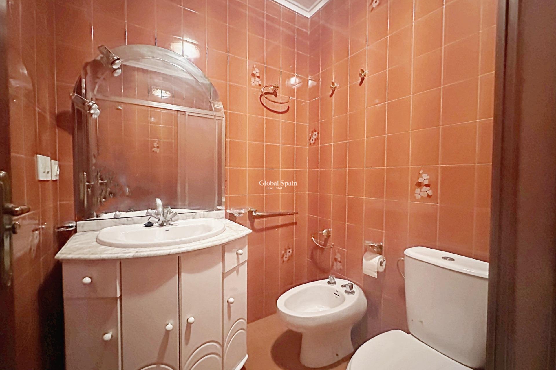 Wiederverkauf - WOHNUNG -
TORREVIEJA - Center
