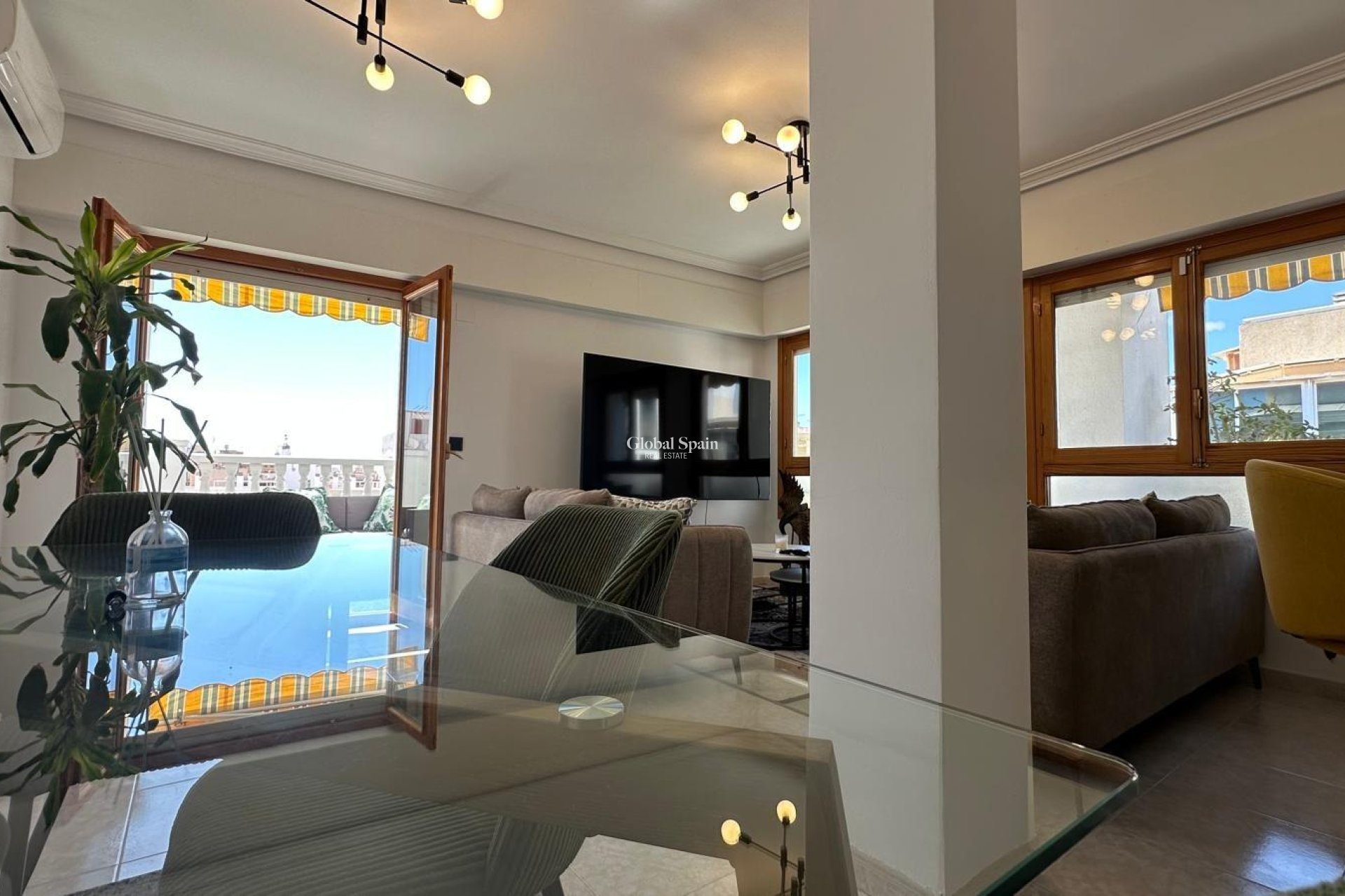 Wiederverkauf - WOHNUNG -
TORREVIEJA - Center