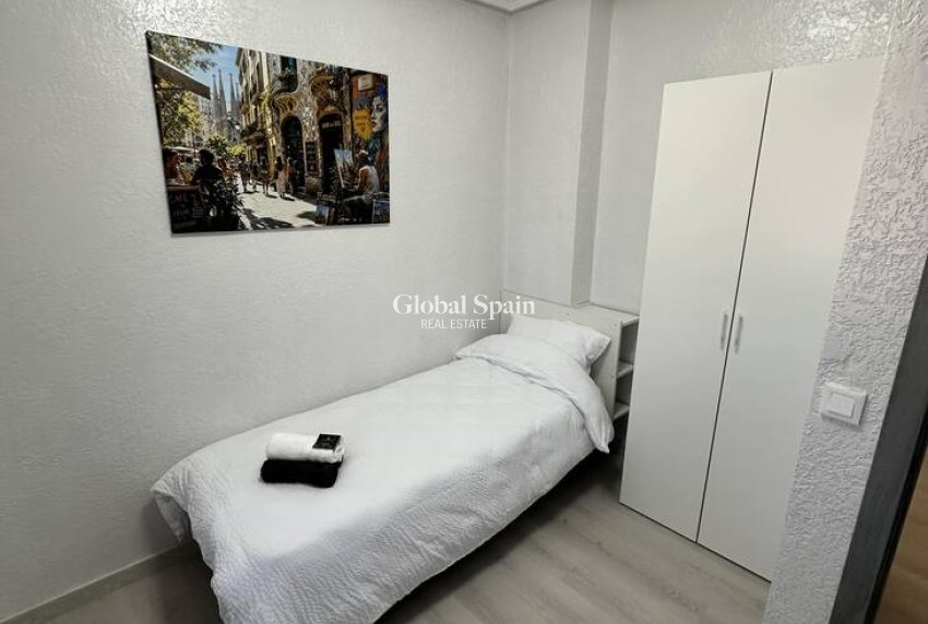 Wiederverkauf - WOHNUNG -
TORREVIEJA - Center