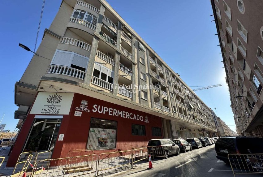 Wiederverkauf - WOHNUNG -
TORREVIEJA - Center