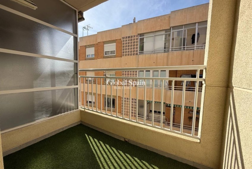 Wiederverkauf - WOHNUNG -
TORREVIEJA - Center