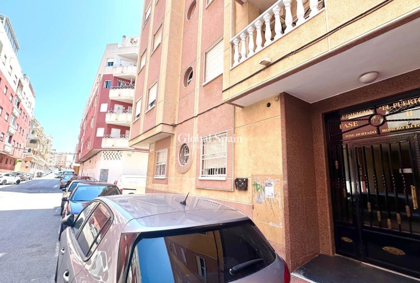 Wiederverkauf - WOHNUNG -
TORREVIEJA - Center