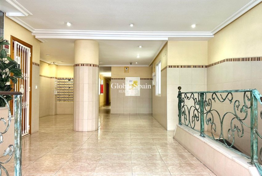Wiederverkauf - WOHNUNG -
TORREVIEJA - Center