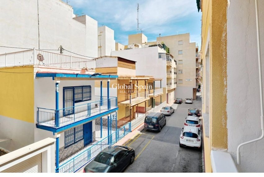 Wiederverkauf - WOHNUNG -
TORREVIEJA - Center
