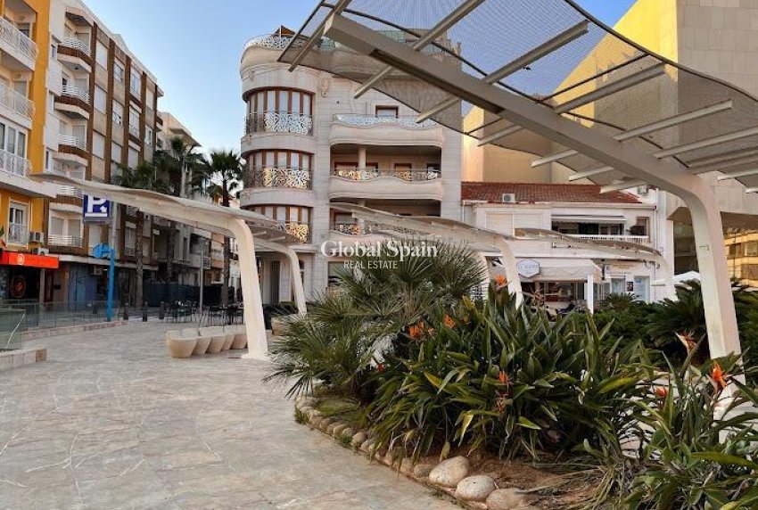 Wiederverkauf - WOHNUNG -
TORREVIEJA - Center