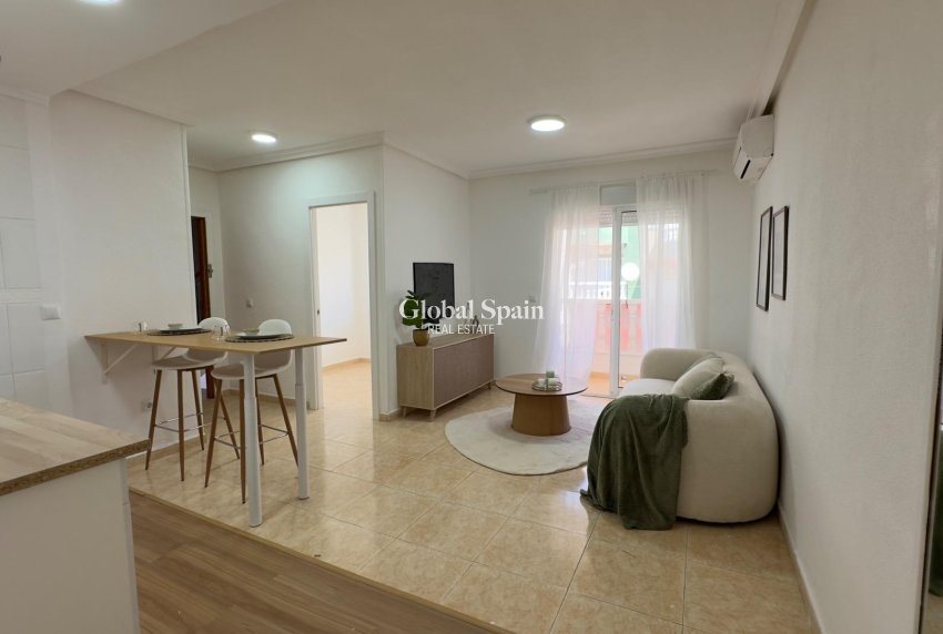 Wiederverkauf - WOHNUNG -
TORREVIEJA - Center