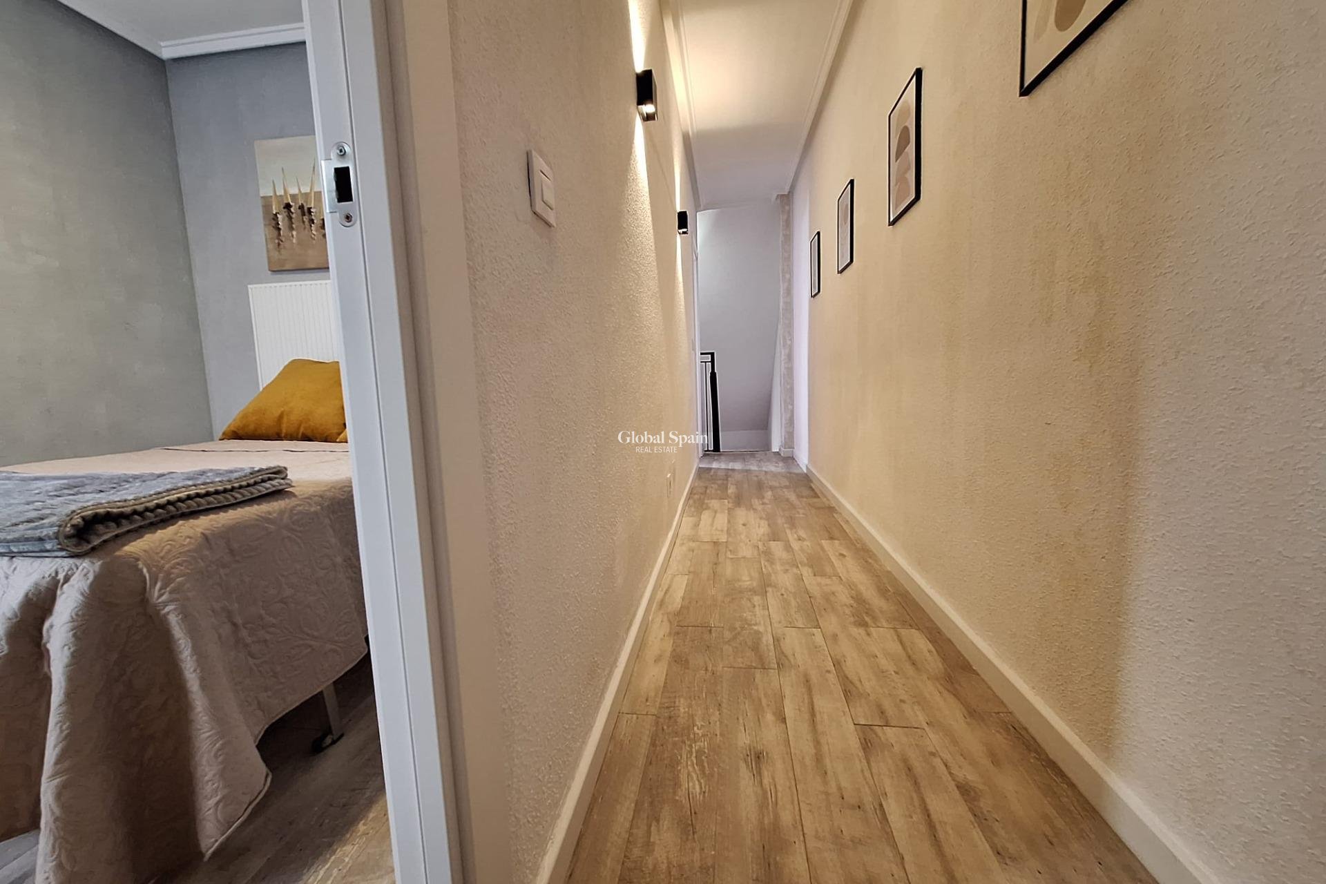 Wiederverkauf - WOHNUNG -
TORREVIEJA - Center