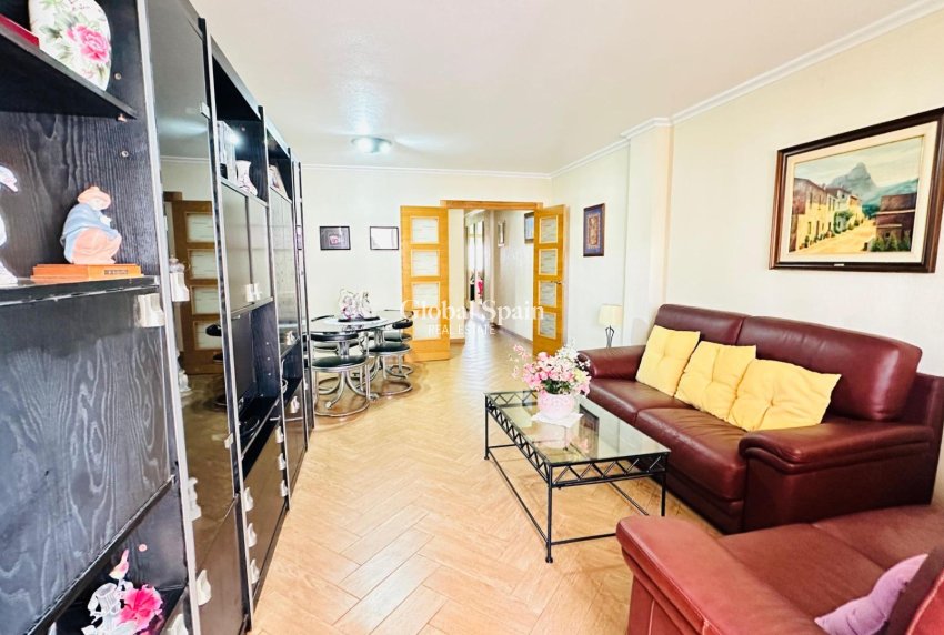 Wiederverkauf - WOHNUNG -
TORREVIEJA - Center