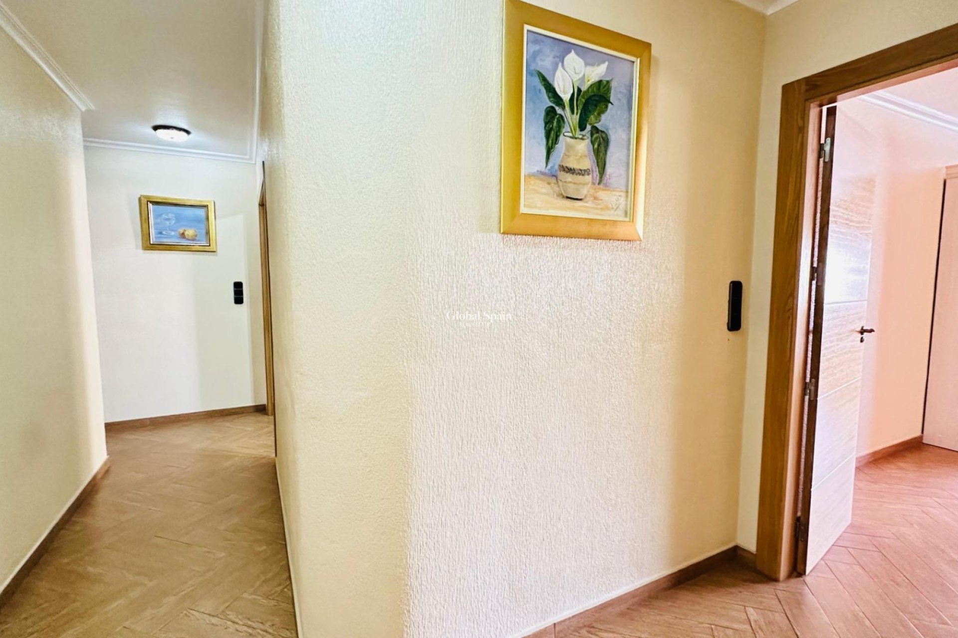 Wiederverkauf - WOHNUNG -
TORREVIEJA - Center