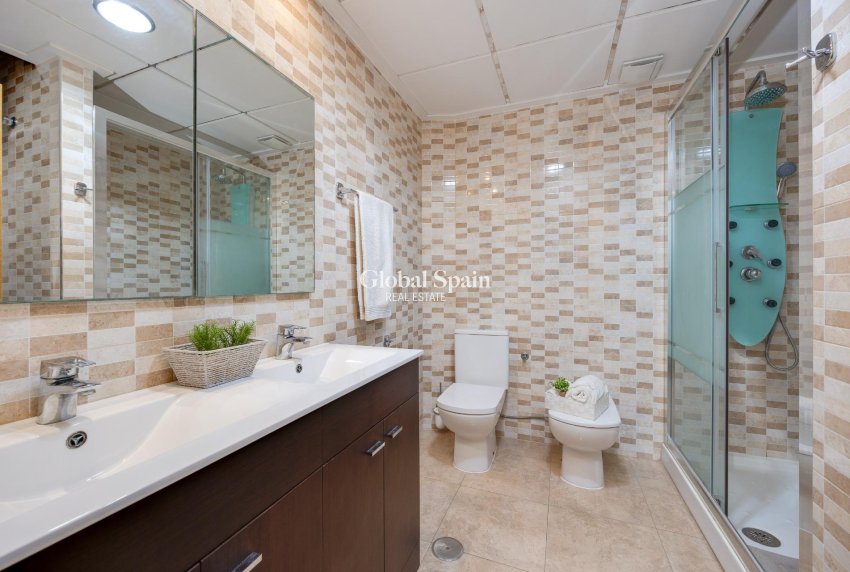 Wiederverkauf - WOHNUNG -
TORREVIEJA - Center