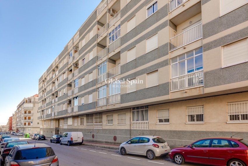 Wiederverkauf - WOHNUNG -
TORREVIEJA - Center