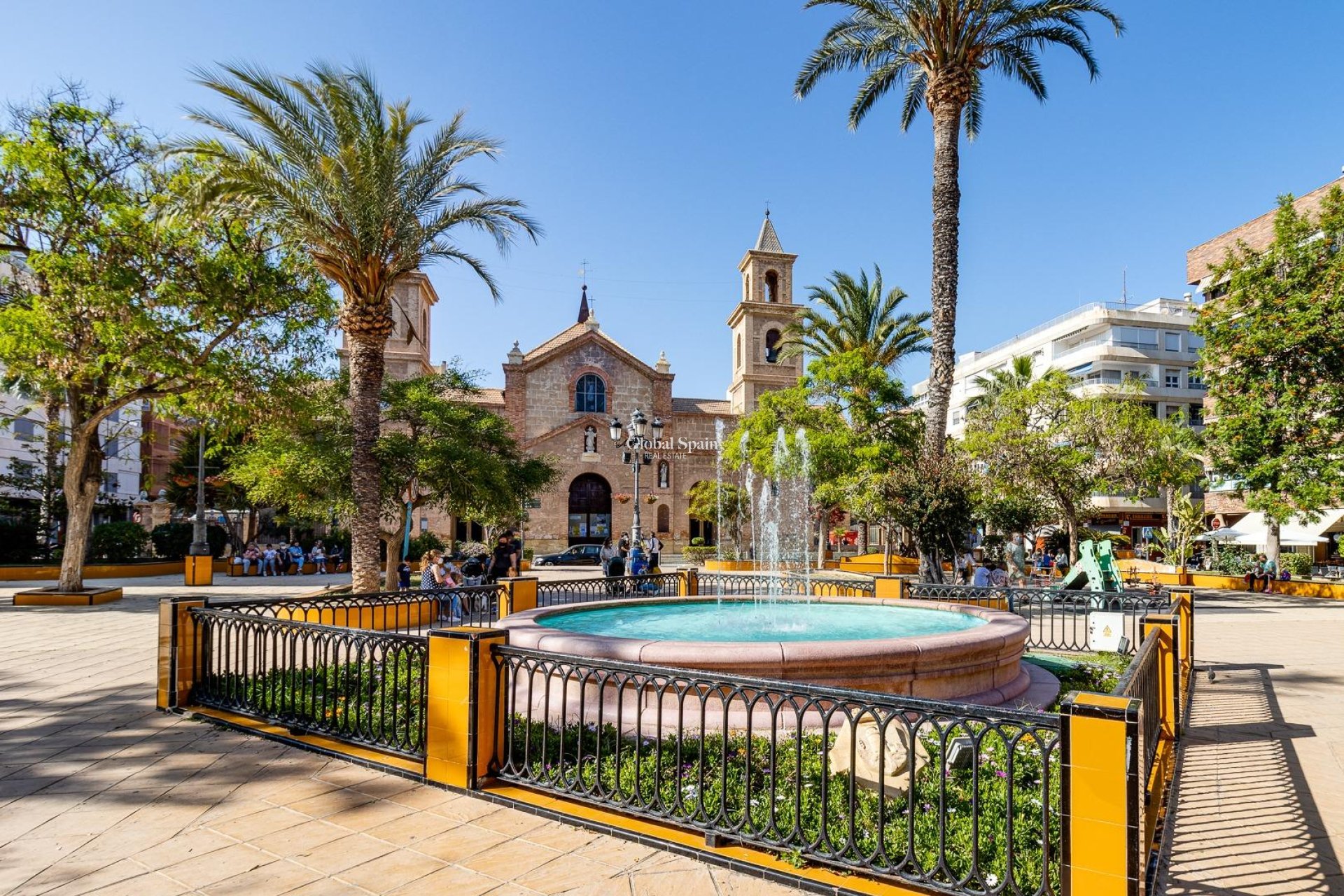 Wiederverkauf - WOHNUNG -
TORREVIEJA - Center