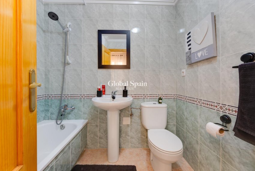 Wiederverkauf - WOHNUNG -
TORREVIEJA - Center