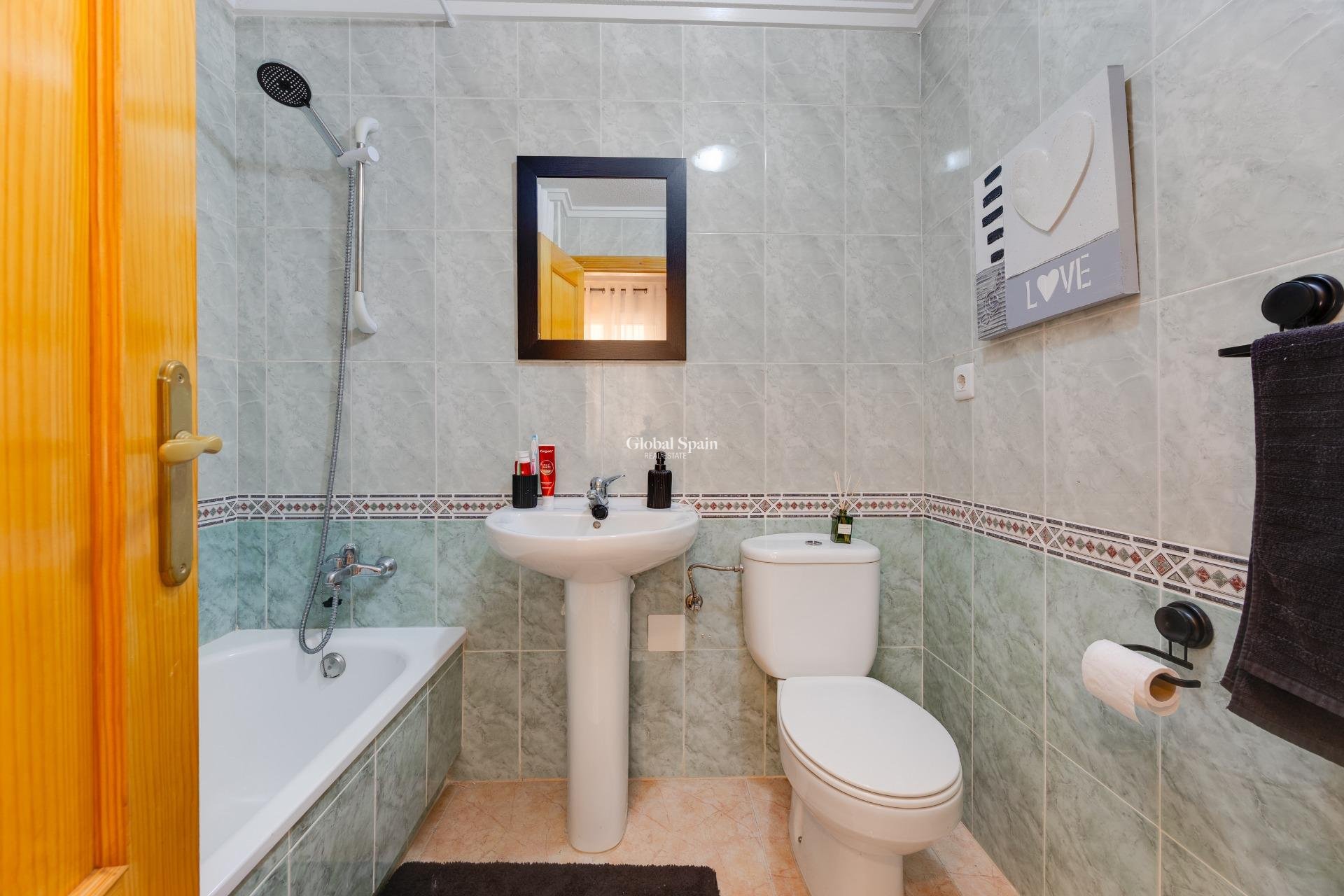 Wiederverkauf - WOHNUNG -
TORREVIEJA - Center