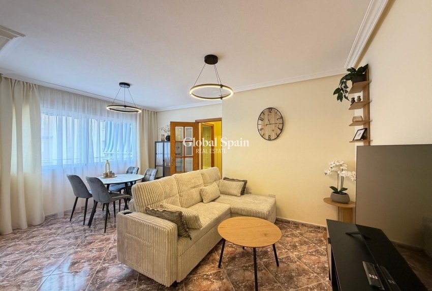 Wiederverkauf - WOHNUNG -
TORREVIEJA - Center