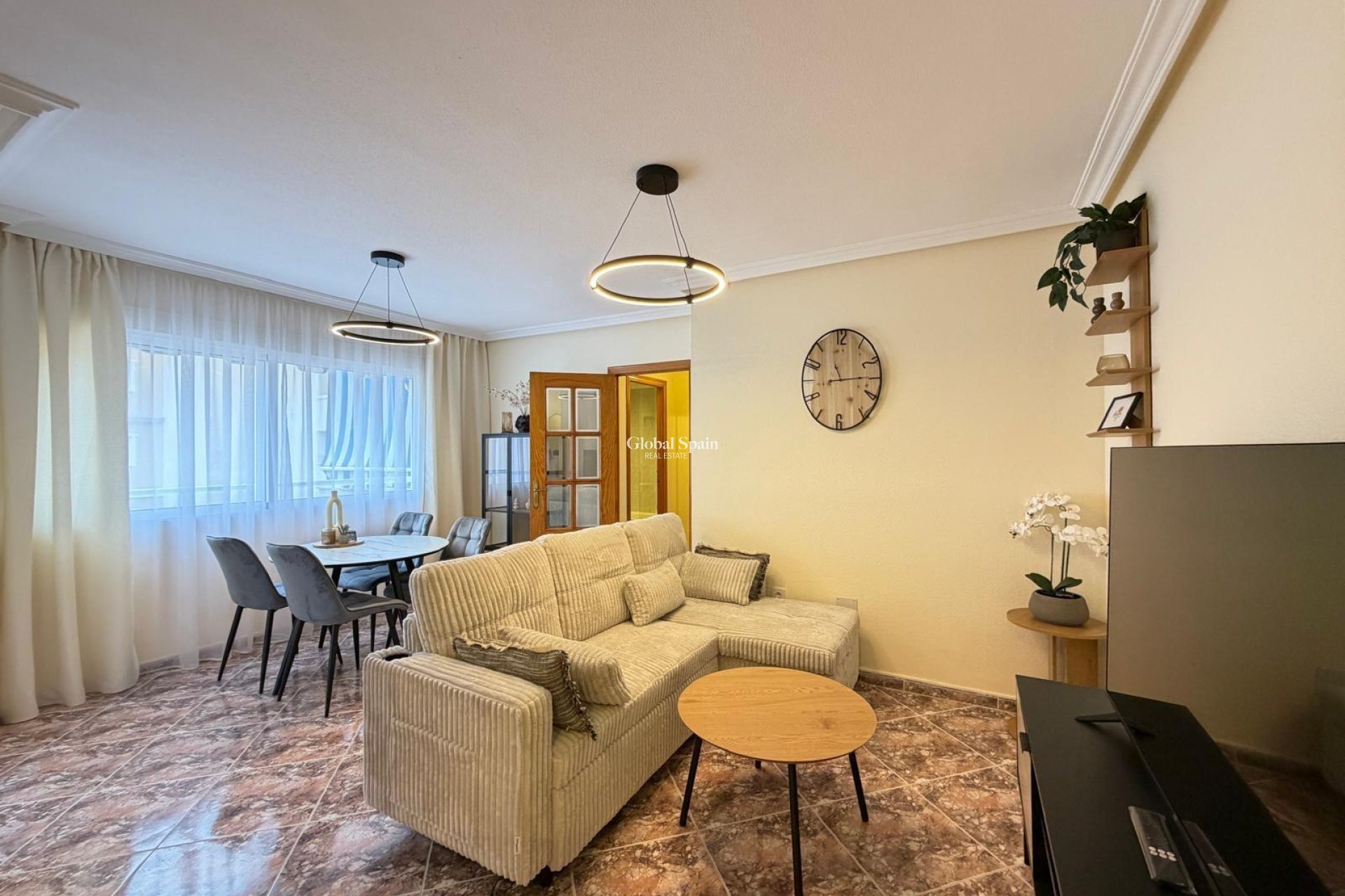 Wiederverkauf - WOHNUNG -
TORREVIEJA - Center
