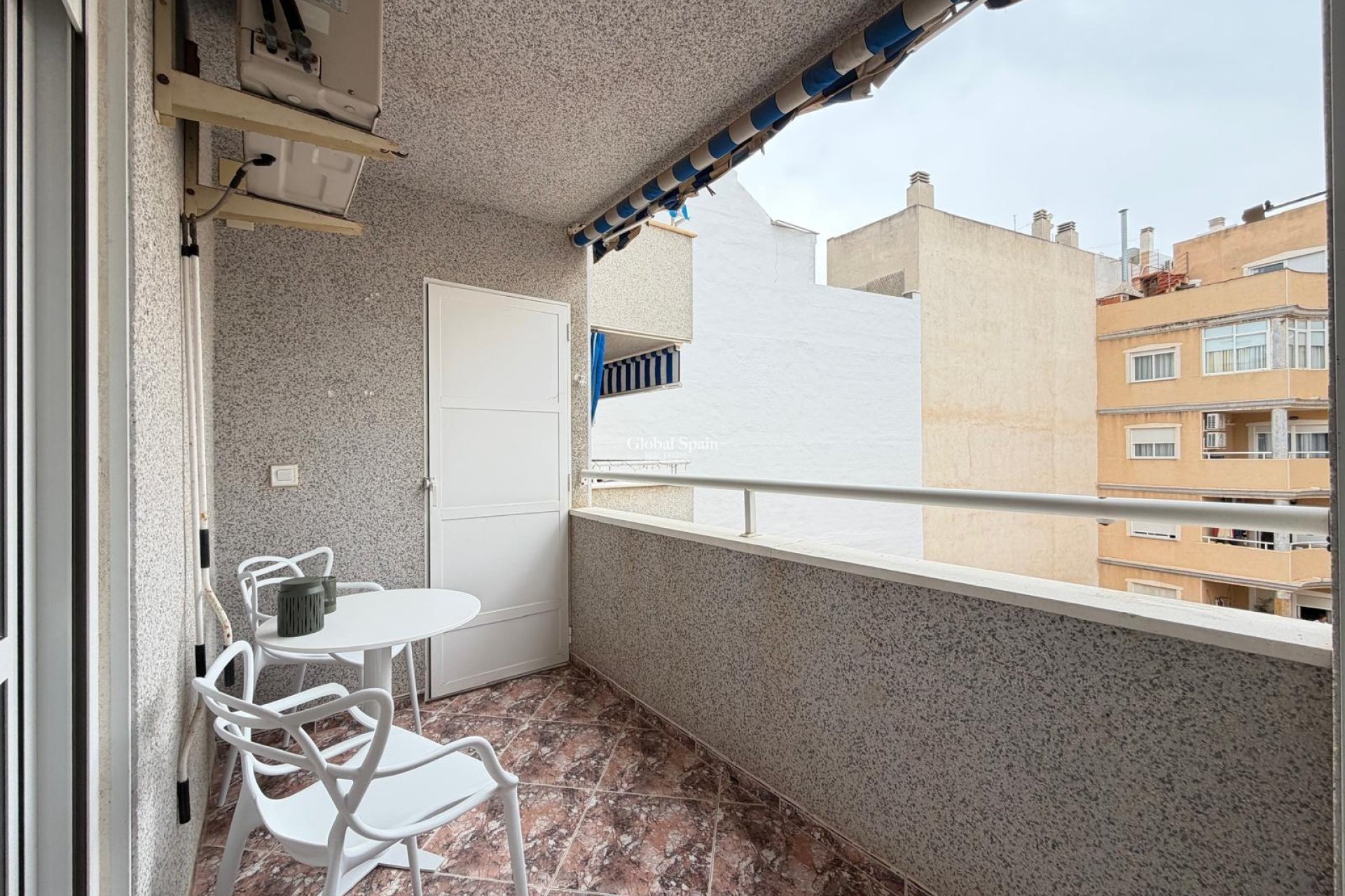 Wiederverkauf - WOHNUNG -
TORREVIEJA - Center
