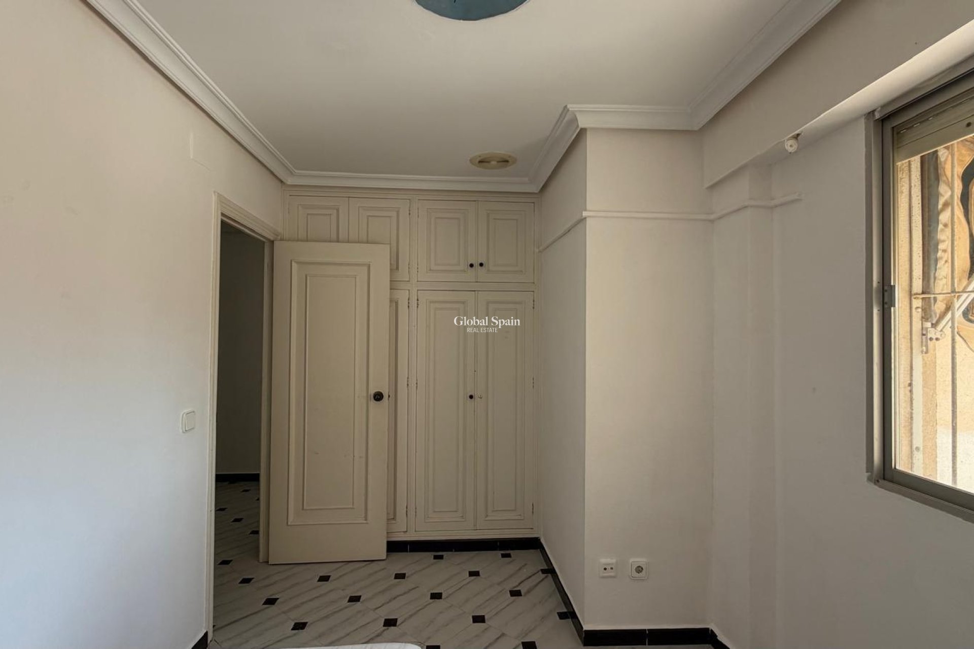 Wiederverkauf - WOHNUNG -
TORREVIEJA - Center