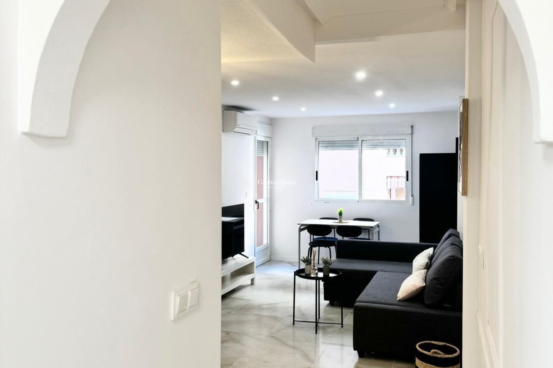 Wiederverkauf - WOHNUNG -
TORREVIEJA - Center