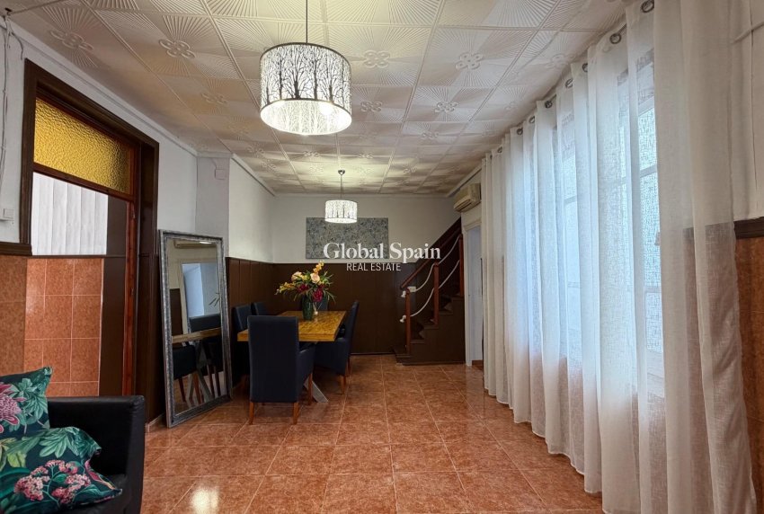 Wiederverkauf - WOHNUNG -
TORREVIEJA - Center