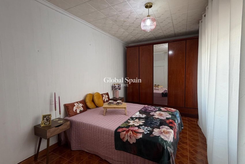 Wiederverkauf - WOHNUNG -
TORREVIEJA - Center