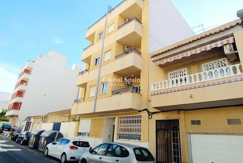 Wiederverkauf - WOHNUNG -
TORREVIEJA - CENTRO CASCO URBANO
