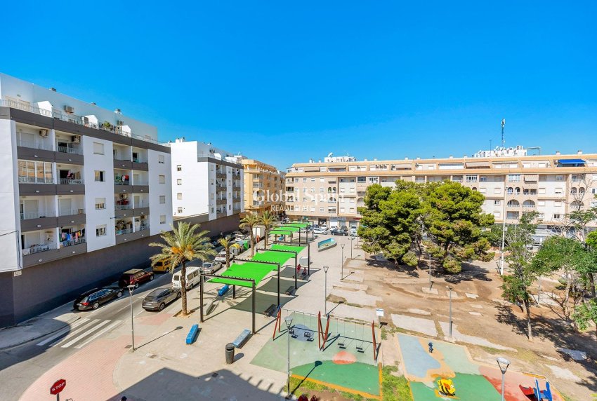 Wiederverkauf - WOHNUNG -
TORREVIEJA - Centro