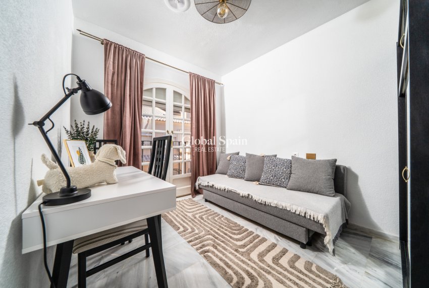 Wiederverkauf - WOHNUNG -
TORREVIEJA - Costa Blanca