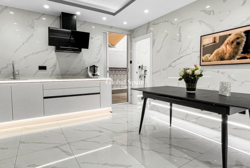 Wiederverkauf - WOHNUNG -
TORREVIEJA - Costa Blanca
