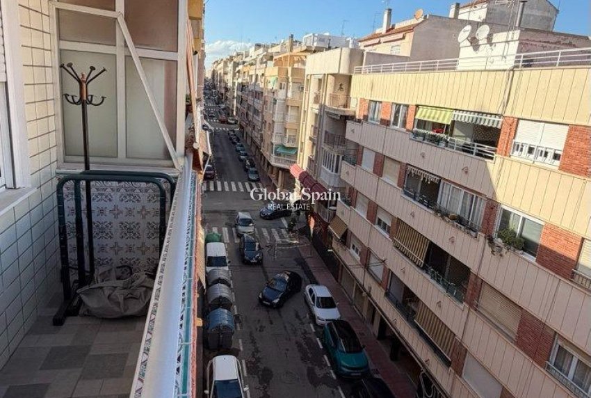 Wiederverkauf - WOHNUNG -
TORREVIEJA - Curva Del Palangre