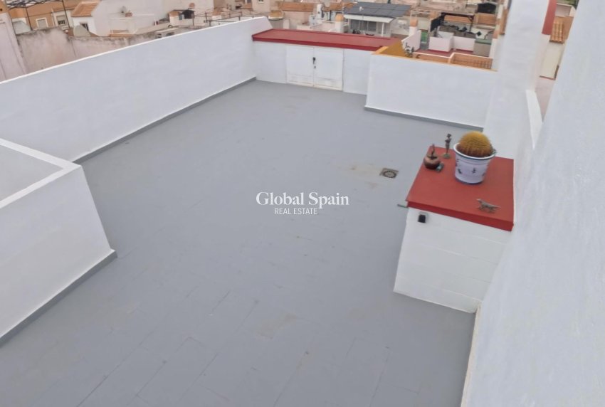 Wiederverkauf - WOHNUNG -
TORREVIEJA - El limonar