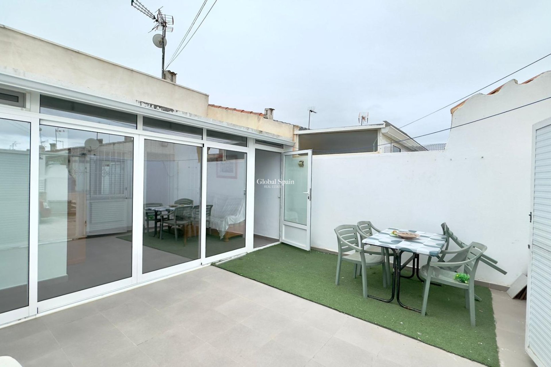 Wiederverkauf - WOHNUNG -
TORREVIEJA - El limonar