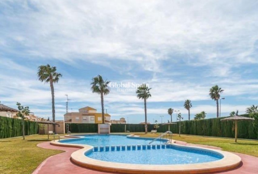Wiederverkauf - WOHNUNG -
TORREVIEJA - El limonar