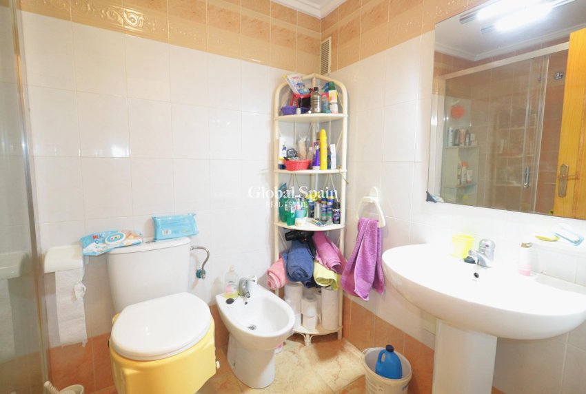 Wiederverkauf - WOHNUNG -
TORREVIEJA - El limonar