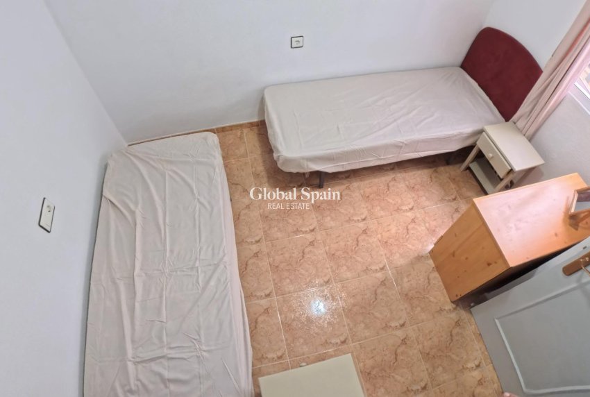 Wiederverkauf - WOHNUNG -
TORREVIEJA - El limonar
