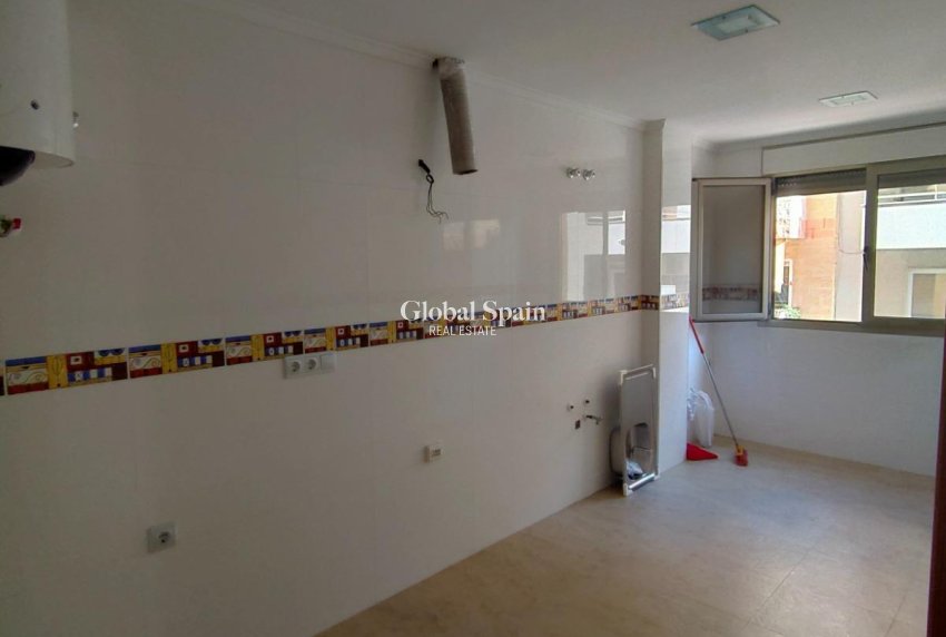 Wiederverkauf - WOHNUNG -
TORREVIEJA - Estacion de autobuses