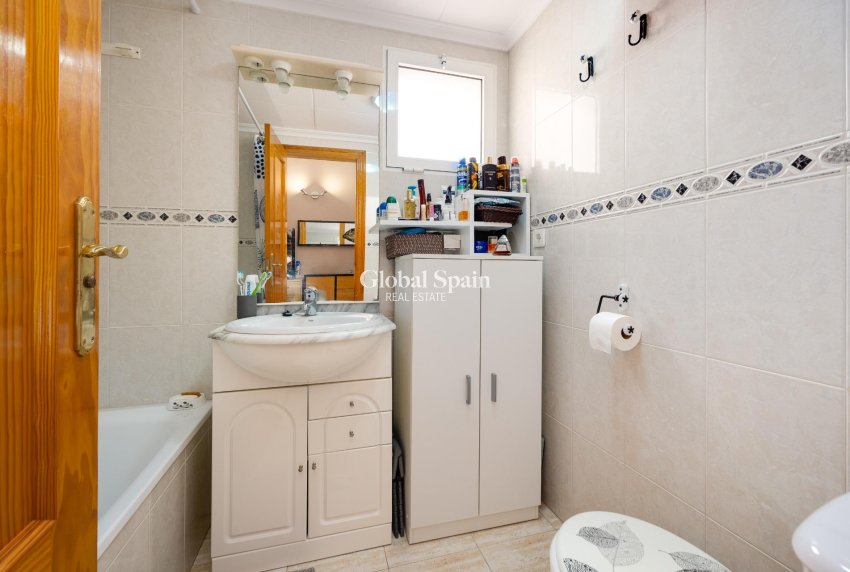 Wiederverkauf - WOHNUNG -
TORREVIEJA - Estacion de autobuses