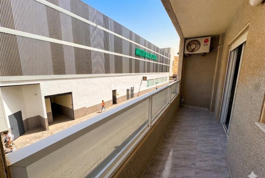 Wiederverkauf - WOHNUNG -
TORREVIEJA - Estacion de autobuses