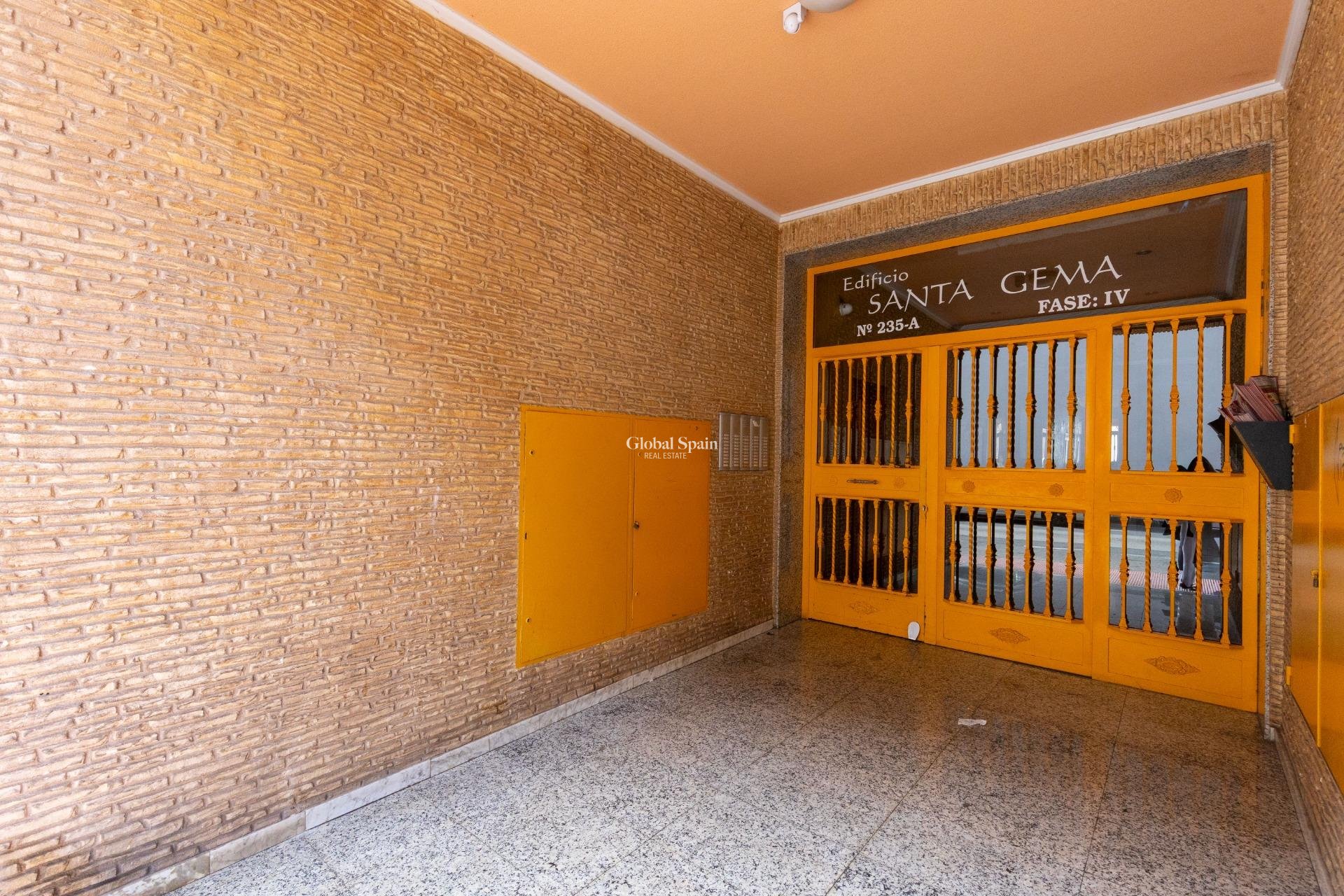 Wiederverkauf - WOHNUNG -
TORREVIEJA - Estacion de autobuses