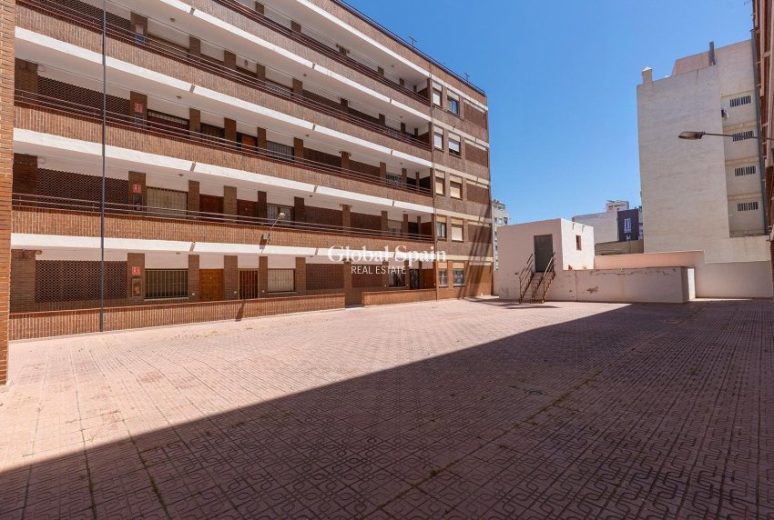 Wiederverkauf - WOHNUNG -
TORREVIEJA - Estacion de autobuses