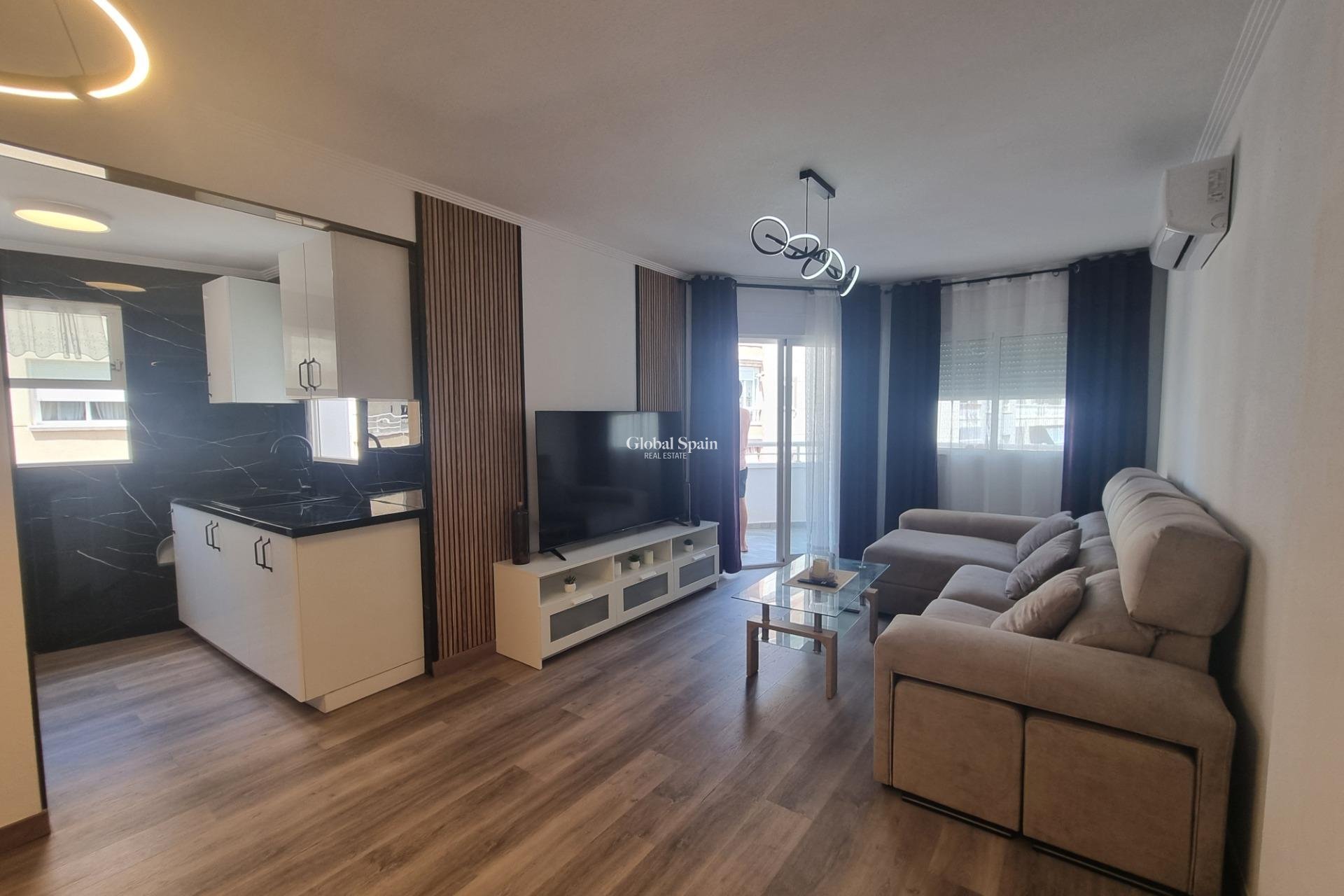 Wiederverkauf - WOHNUNG -
TORREVIEJA - Estacion de autobuses