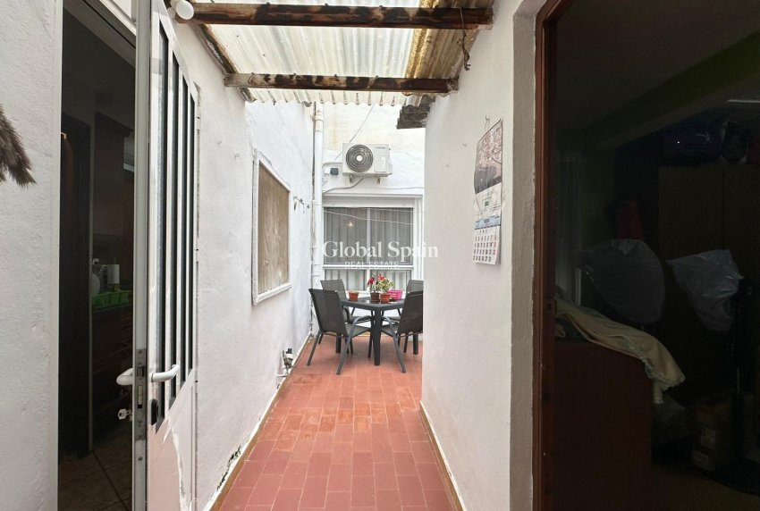 Wiederverkauf - WOHNUNG -
TORREVIEJA - Estacion de autobuses