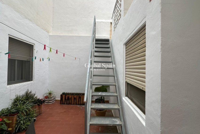 Wiederverkauf - WOHNUNG -
TORREVIEJA - Estacion de autobuses