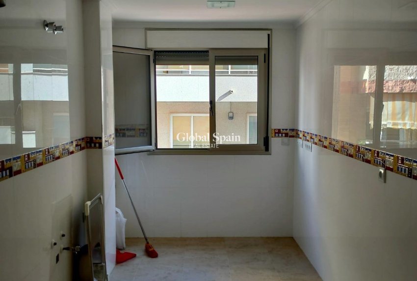 Wiederverkauf - WOHNUNG -
TORREVIEJA - Estacion de autobuses