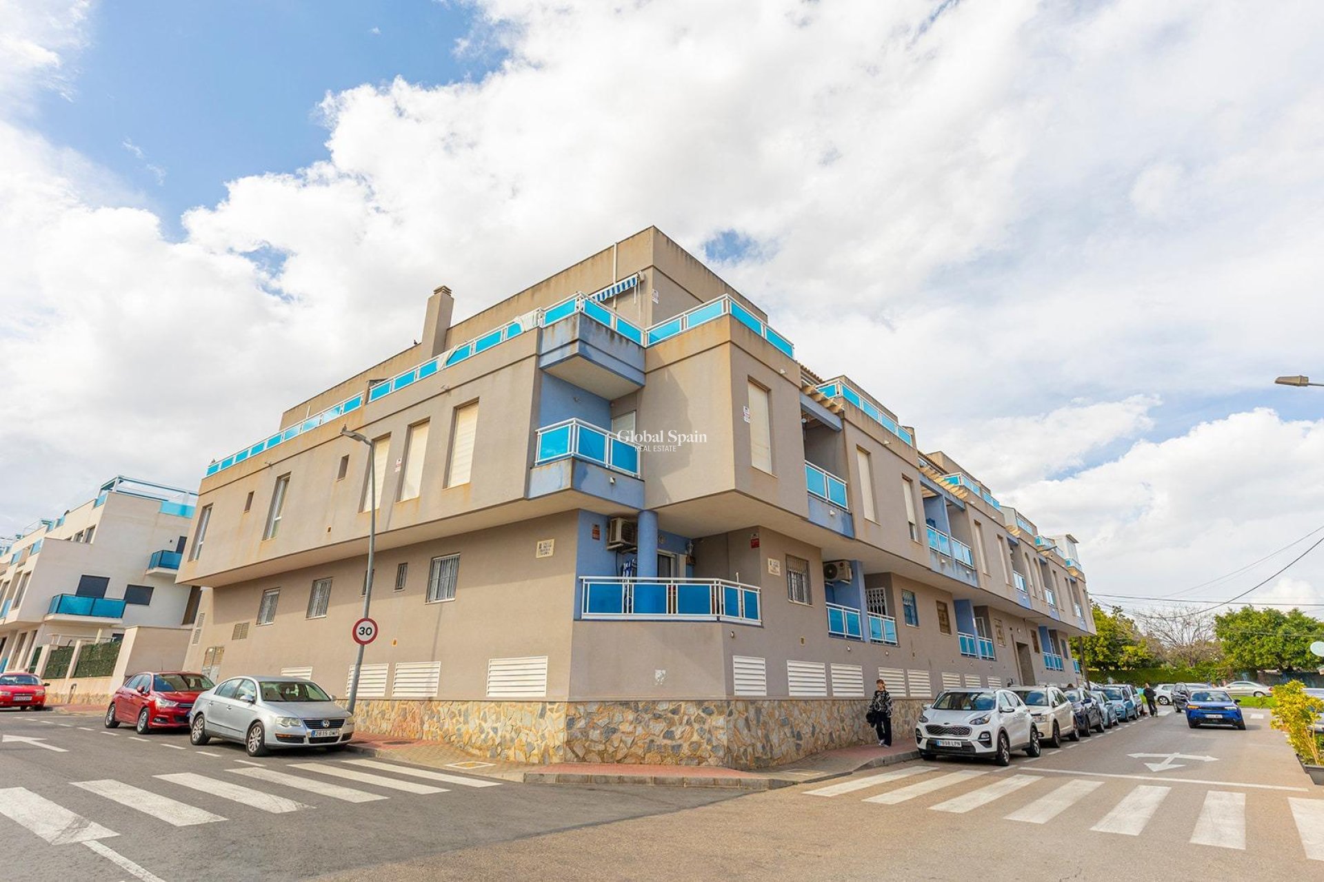 Wiederverkauf - WOHNUNG -
TORREVIEJA - Estacion de autobuses