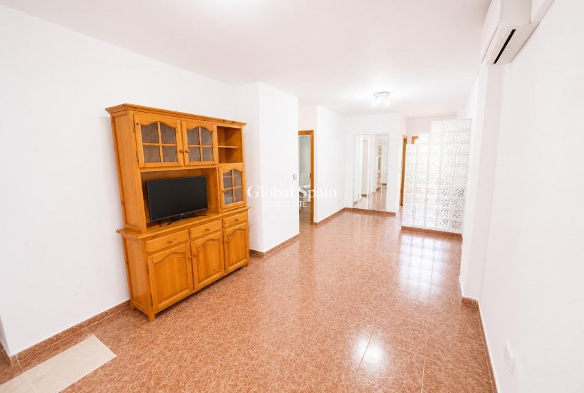 Wiederverkauf - WOHNUNG -
TORREVIEJA - Estacion de autobuses
