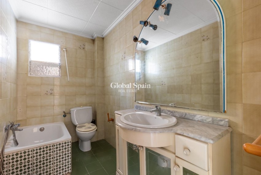 Wiederverkauf - WOHNUNG -
TORREVIEJA - Habaneras