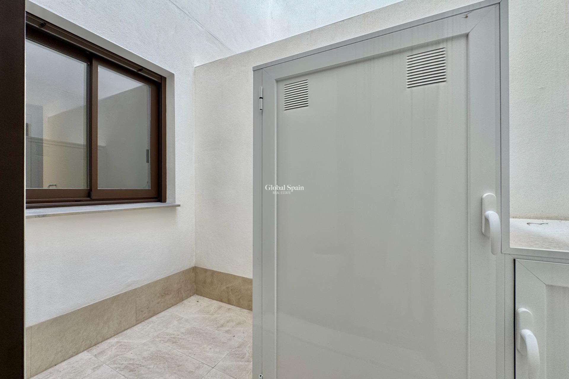 Wiederverkauf - WOHNUNG -
TORREVIEJA - Habaneras