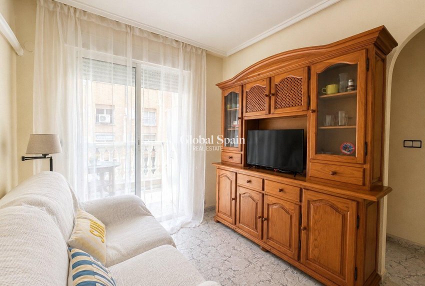 Wiederverkauf - WOHNUNG -
TORREVIEJA - Habaneras